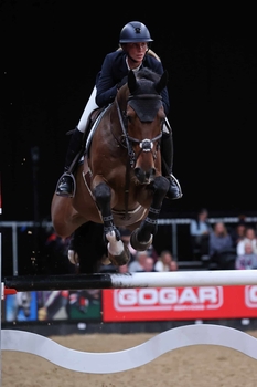 Louise Simpson makes a winning return to HOYS on catch ride Cornet of Follyfoot